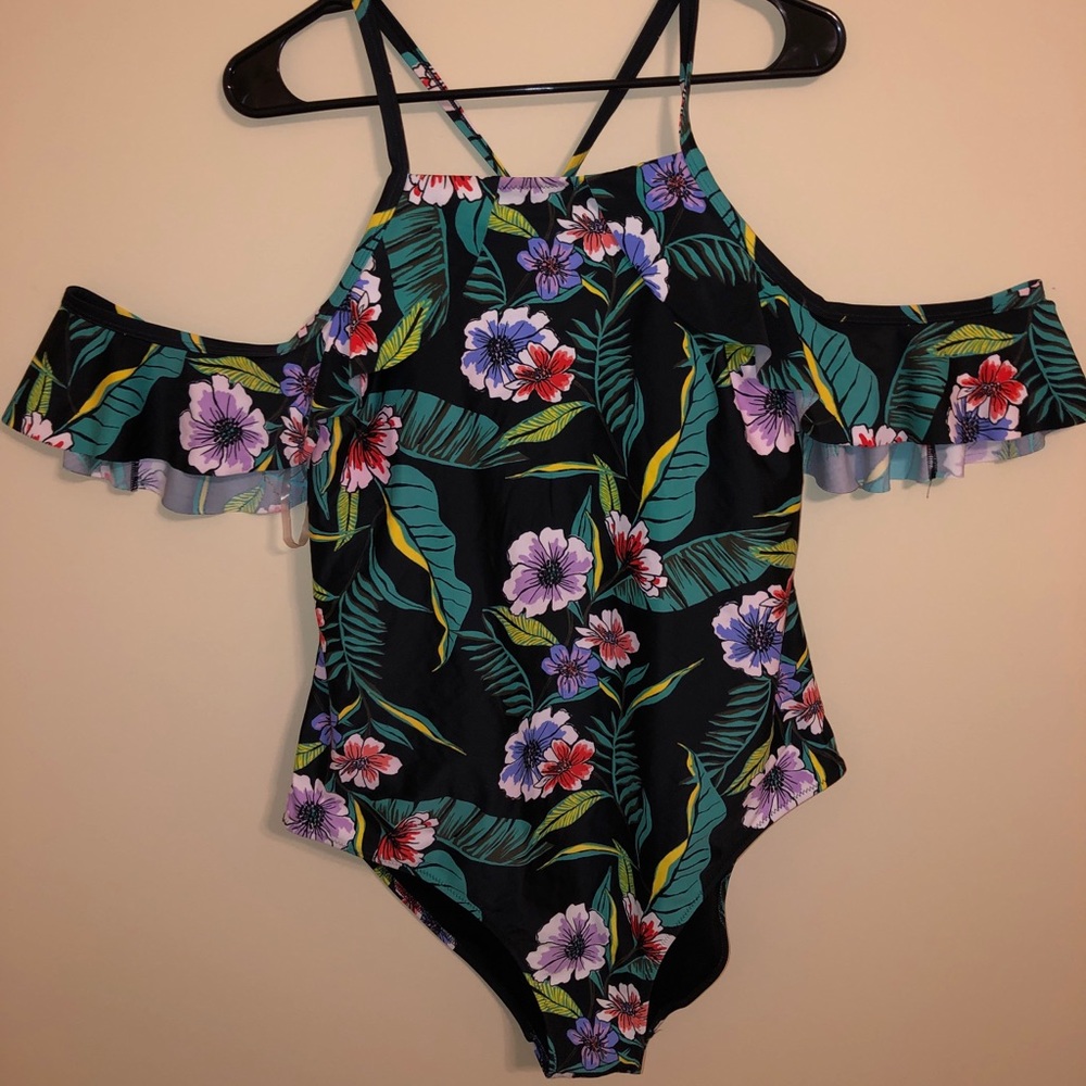 ⭐️Old Navy Cross Bathing Suit